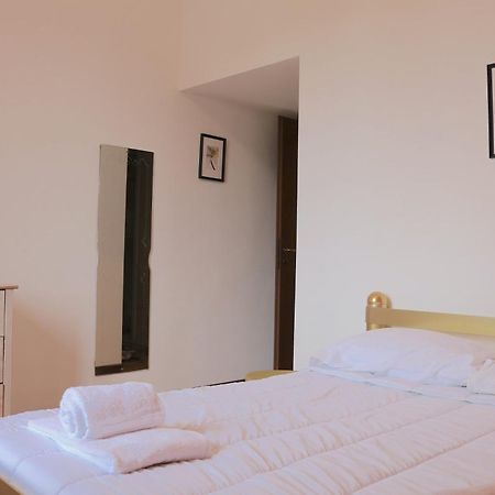 Le Residenze Della Poetessa Apartment คอร์ซิโก ภายนอก รูปภาพ